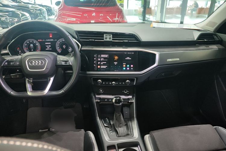 Used Audi Q3 2023 35 TFSI Fashion Dynamic Model (1.5T) Center Console