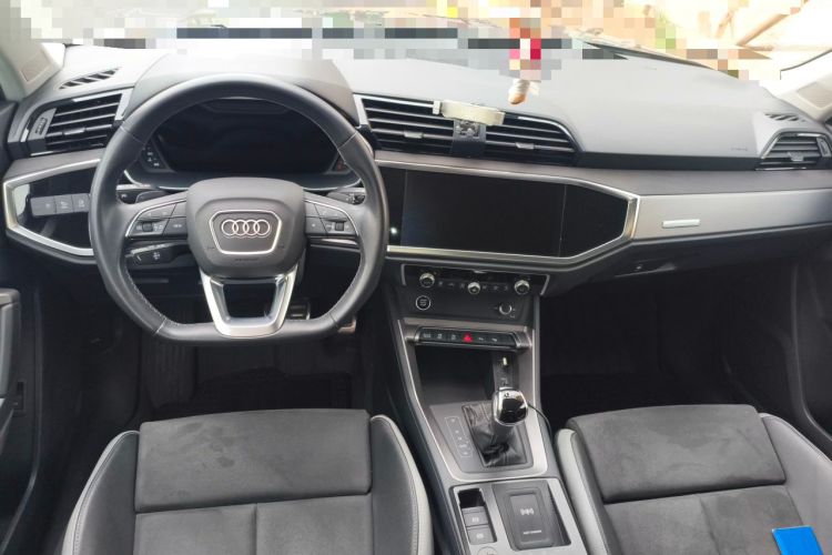 Used Audi Q3 2023 Updated 40 TFSI Fashionable and Dynamic Version Center Console