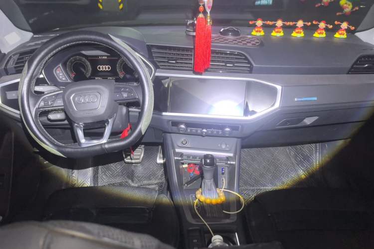 Used Audi Q3 2023 40 TFSI Fashion Dynamic Model Center Console