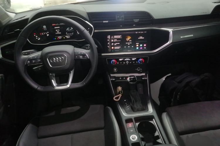 Used Audi Q3 2023 35 TFSI Fashion Dynamic Model (1.4T) Center Console