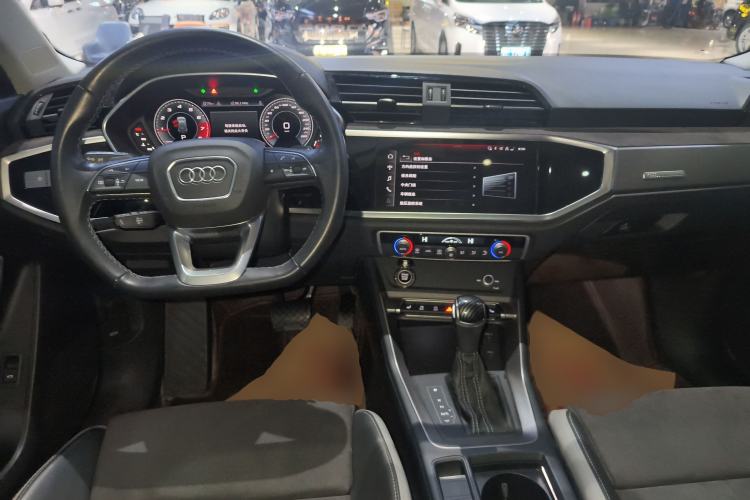 Used Audi Q3 2023 35 TFSI Fashion Dynamic Model (1.5T) Center Console