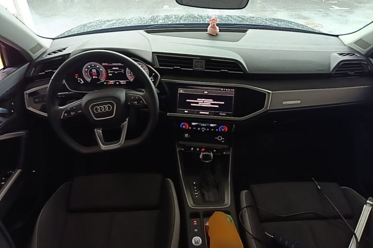 Used Audi Q3 2023 35 TFSI Fashion Dynamic Model (1.4T) Center Console