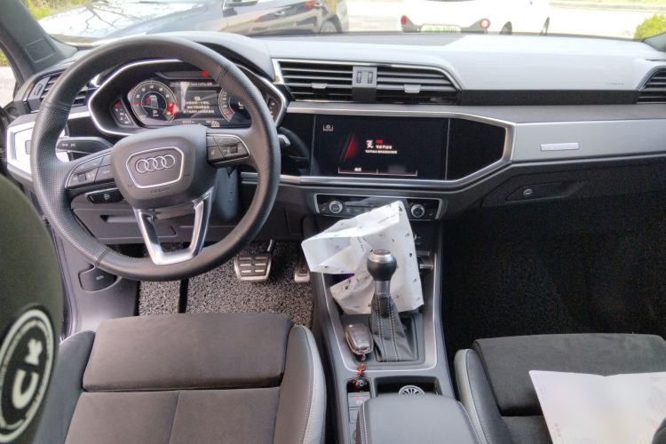Used Audi Q3 2023 Updated 45 TFSI quattro Stylish and Dynamic Edition Center Console