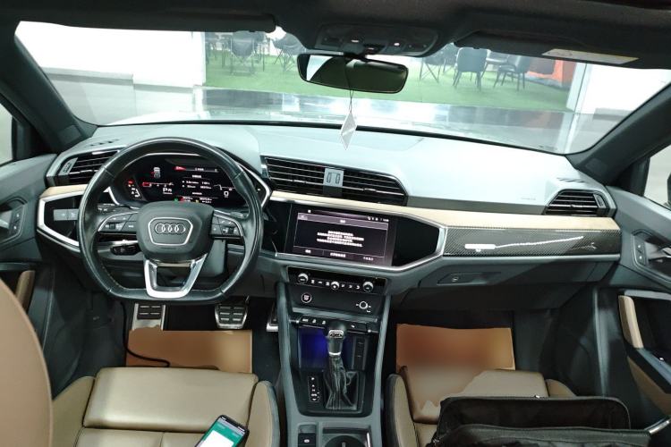 Used Audi Q3 2023 Updated 40 TFSI Fashionable and Dynamic Version Center Console