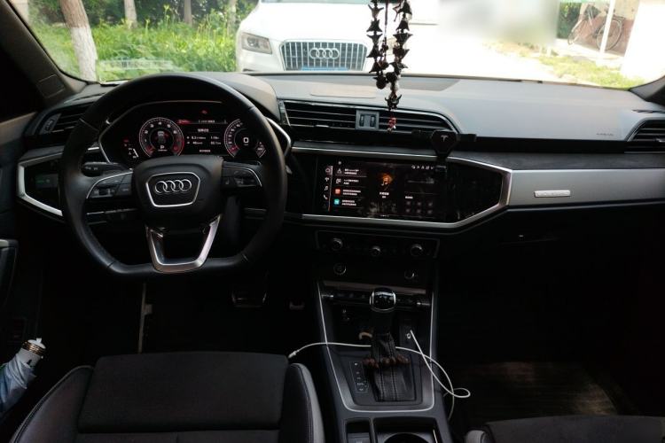 Used Audi Q3 2023 45 TFSI quattro Snow Sports Edition Center Console