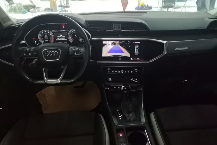 Used Audi Q3 2023 35 TFSI Fashion Dynamic Model (1.5T) Center Console