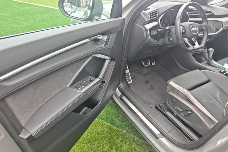Used Audi Q3 2023 35 TFSI Fashion Dynamic Model (1.5T) Driver Seat