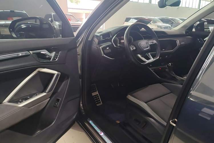 Used Audi Q3 2023 35 TFSI Fashion Dynamic Model (1.5T) Driver Seat