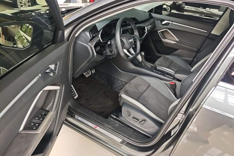 Used Audi Q3 2023 Updated 40 TFSI Fashionable and Dynamic Version Driver Seat