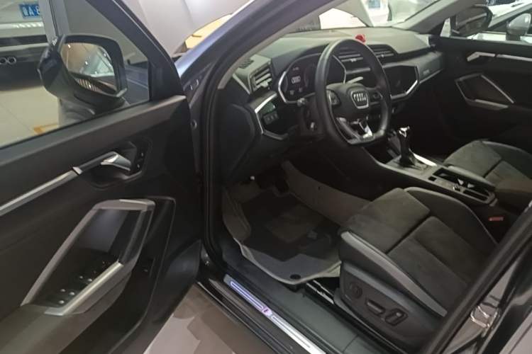 Used Audi Q3 2023 35 TFSI Fashion Dynamic Model (1.5T) Driver Seat