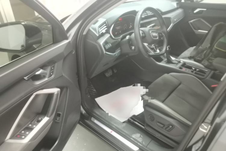 Used Audi Q3 2023 35 TFSI Fashion Dynamic Model (1.4T) Driver Seat