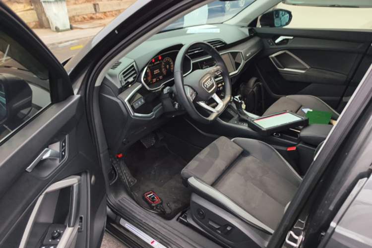 Used Audi Q3 2023 35 TFSI Fashion Dynamic Model (1.4T) Driver Seat