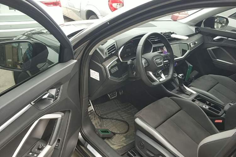 Used Audi Q3 2023 35 TFSI Fashion Dynamic Model (1.4T) Driver Seat