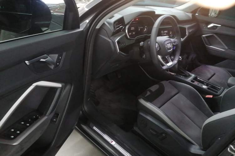 Used Audi Q3 2023 35 TFSI Fashion Dynamic Model (1.4T) Driver Seat