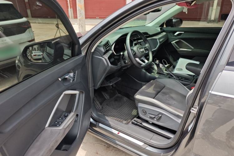 Used Audi Q3 2023 35 TFSI Fashion Dynamic Model (1.4T) Driver Seat