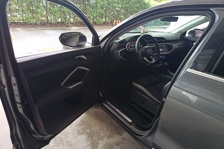 Used Audi Q3 2023 35 TFSI Fashion Dynamic Model (1.4T) Driver Seat