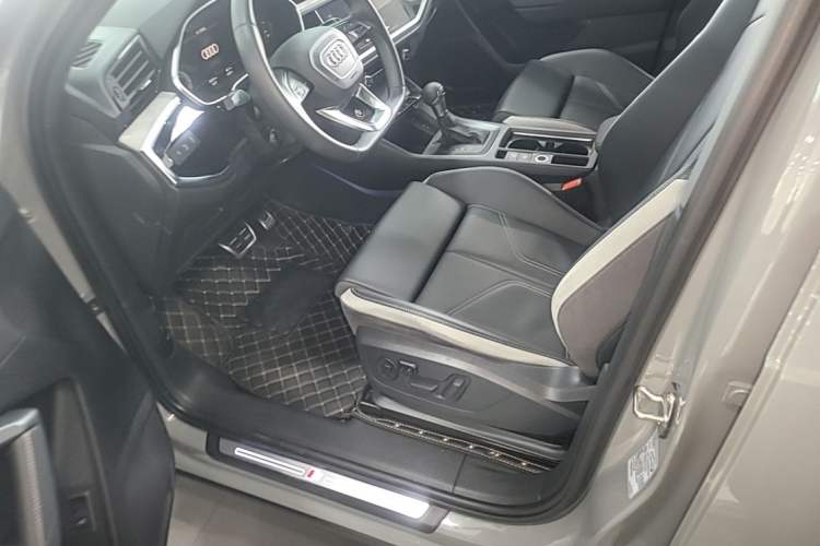Used Audi Q3 2023 35 TFSI Fashion Dynamic Model (1.5T) Driver Seat