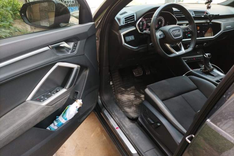 Used Audi Q3 2023 45 TFSI quattro Snow Sports Edition Driver Seat