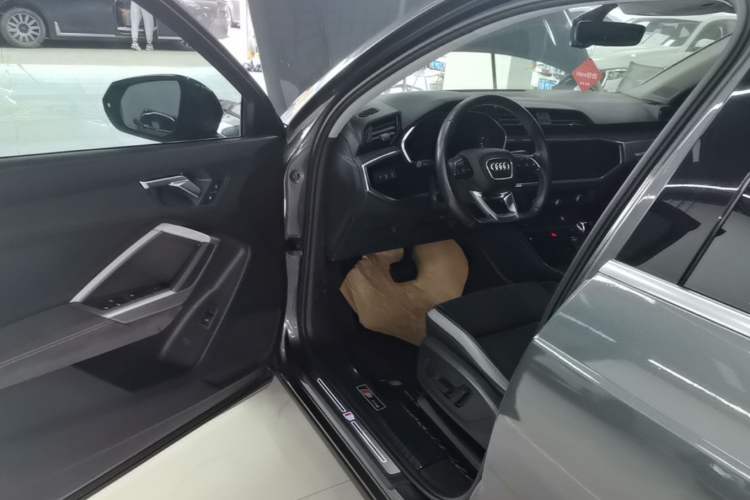 Used Audi Q3 2023 35 TFSI Fashion Dynamic Model (1.5T) Driver Seat