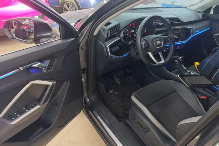Used Audi Q3 2023 35 TFSI Progressive Dynamic Edition (1.4T) Driver Seat