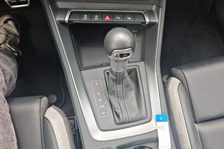 Used Audi Q3 2023 35 TFSI Fashion Dynamic Model (1.5T) Gear Lever
