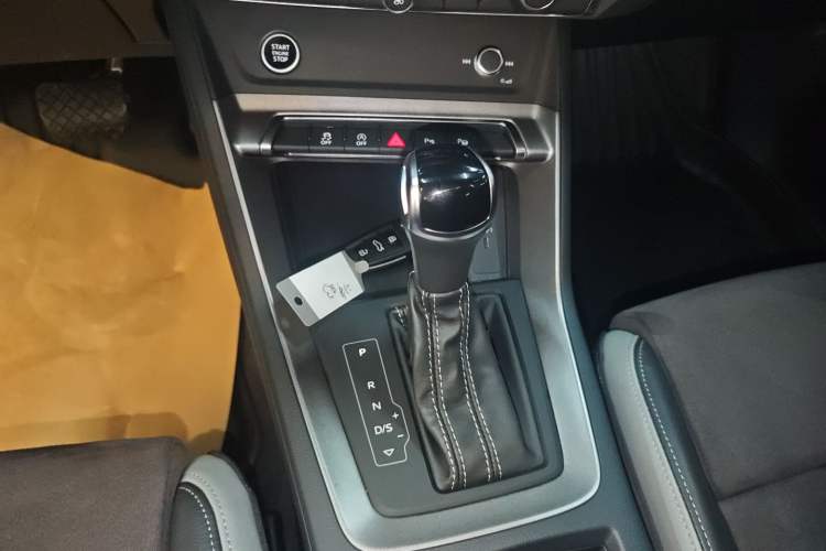 Used Audi Q3 2023 35 TFSI Fashion Dynamic Model (1.5T) Gear Lever