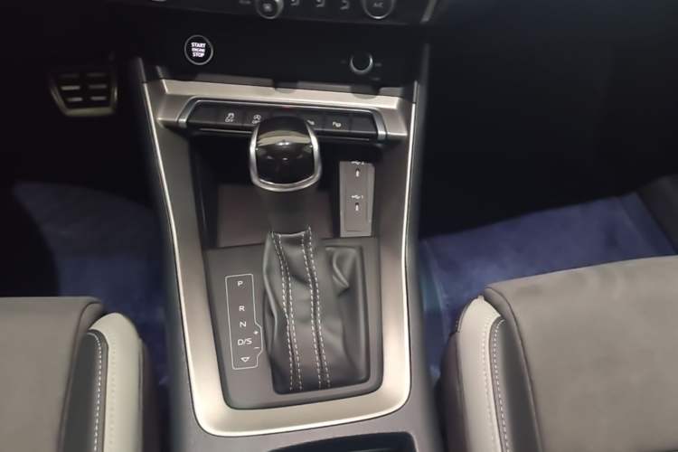 Used Audi Q3 2023 35 TFSI Fashion Dynamic Model (1.5T) Gear Lever
