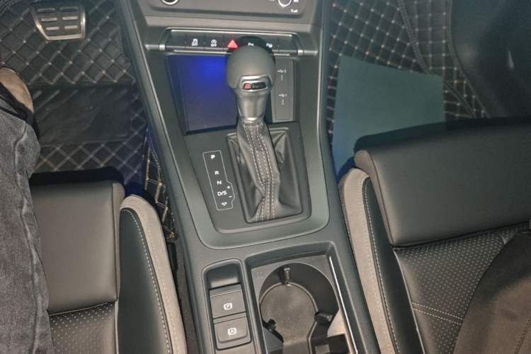 Used Audi Q3 2023 35 TFSI Fashion Dynamic Model (1.5T) Gear Lever