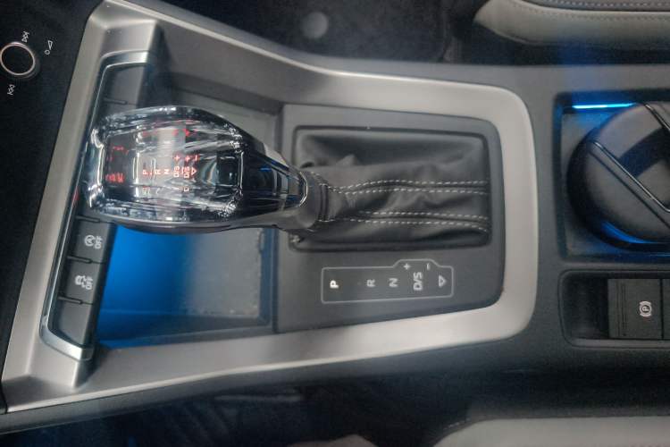 Used Audi Q3 2023 35 TFSI Fashion Dynamic Model (1.4T) Gear Lever