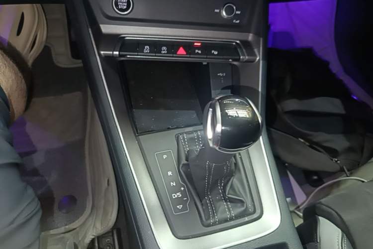 Used Audi Q3 2023 35 TFSI Fashion Dynamic Model (1.5T) Gear Lever