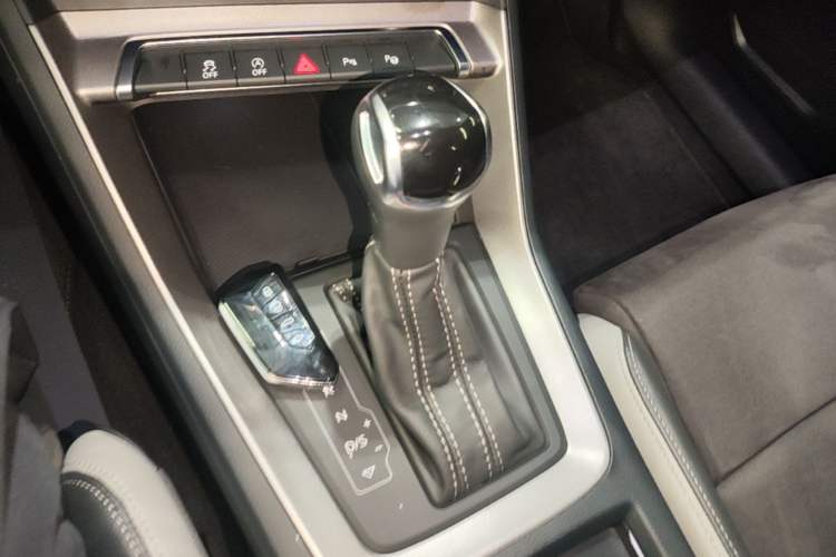 Used Audi Q3 2023 35 TFSI Fashion Dynamic Model (1.5T) Gear Lever