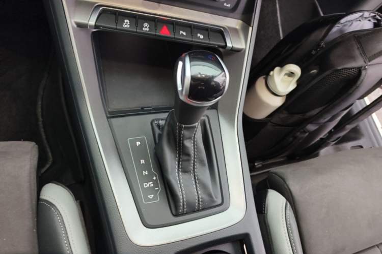 Used Audi Q3 2023 35 TFSI Fashion Dynamic Model (1.4T) Gear Lever