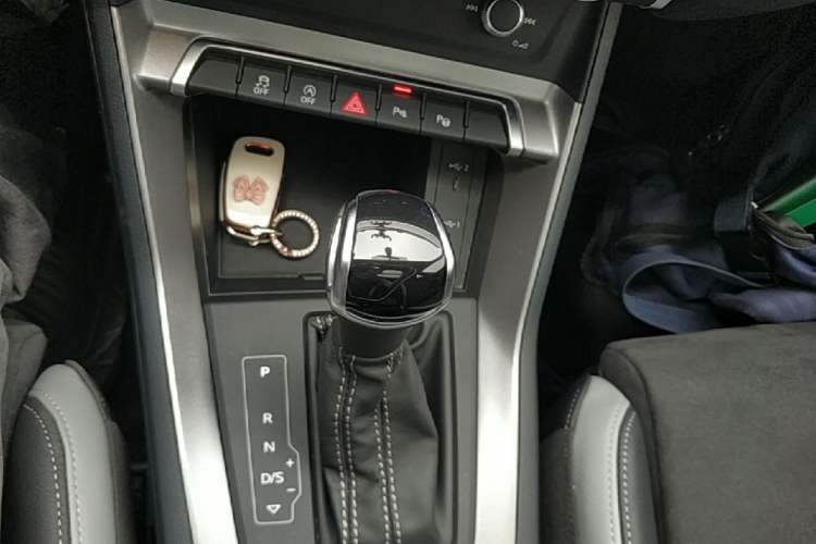 Used Audi Q3 2023 35 TFSI Fashion Dynamic Model (1.4T) Gear Lever