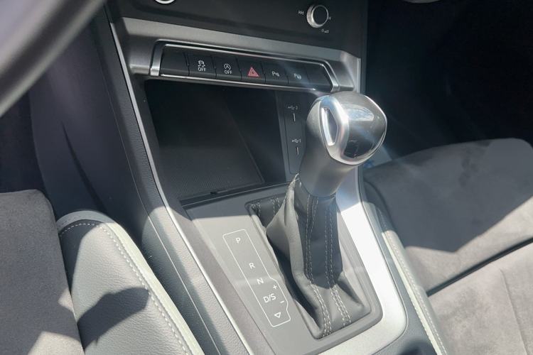 Used Audi Q3 2023 35 TFSI Fashion Dynamic Model (1.4T) Gear Lever