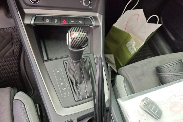 Used Audi Q3 2023 35 TFSI Fashion Dynamic Model (1.4T) Gear Lever