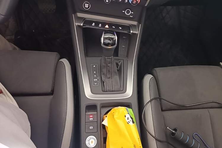 Used Audi Q3 2023 35 TFSI Fashion Dynamic Model (1.4T) Gear Lever