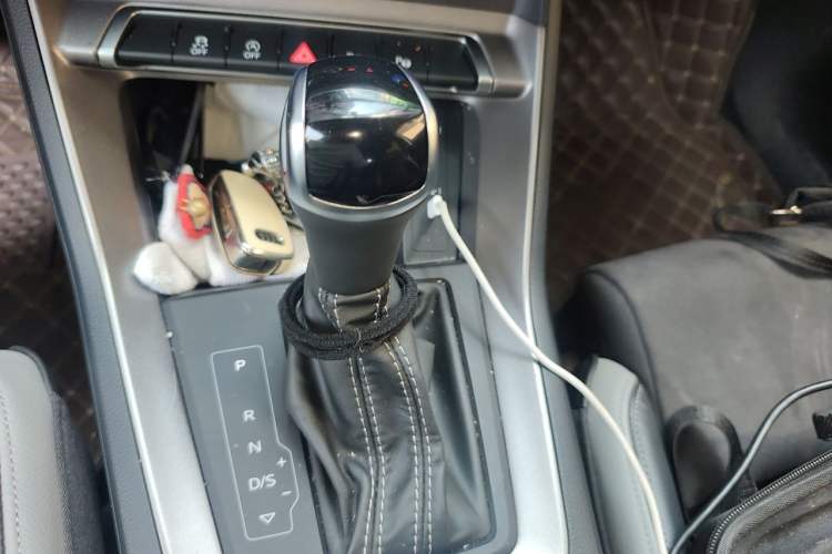 Used Audi Q3 2023 35 TFSI Fashion Dynamic Model (1.5T) Gear Lever