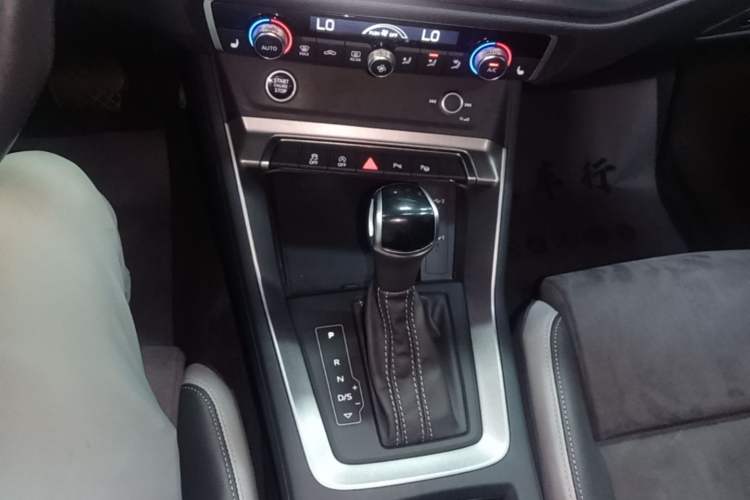 Used Audi Q3 2023 35 TFSI Fashion Dynamic Model (1.4T) Gear Lever