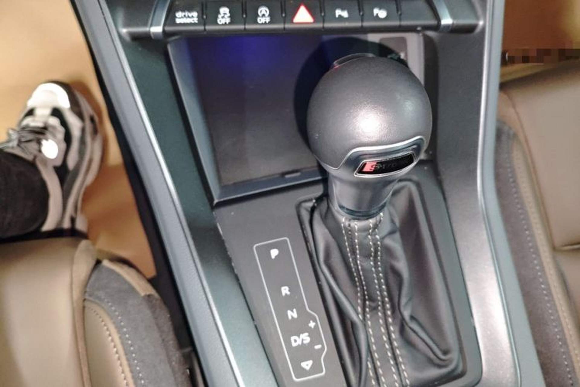 Used Audi Q3 2023 Updated 40 TFSI Fashionable and Dynamic Version Gear Lever