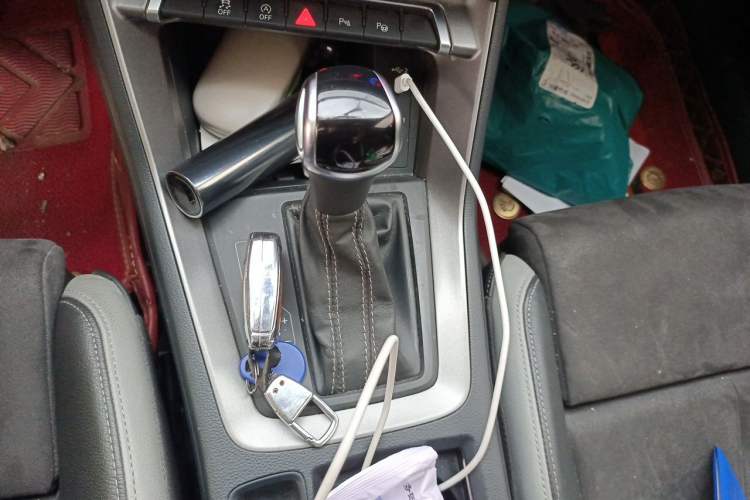 Used Audi Q3 2023 35 TFSI Fashion Dynamic Model (1.4T) Gear Lever