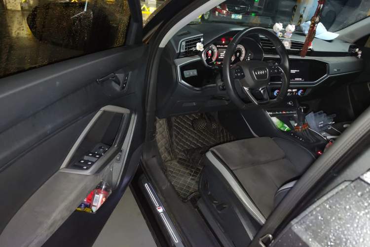 Used Audi Q3 2023 35 TFSI Fashion Dynamic Model (1.4T) Interior 3