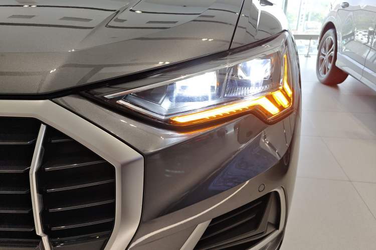 Used Audi Q3 2023 35 TFSI Fashion Elegant Version (1.5T) Left Front Headlight