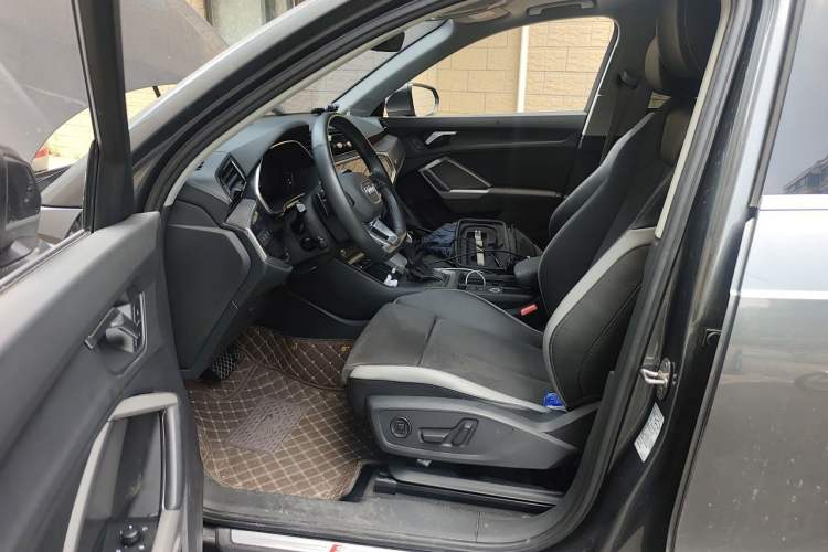 Used Audi Q3 2023 35 TFSI Fashion Dynamic Model (1.5T) Left Front Seat