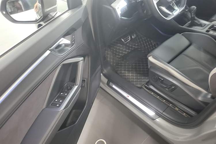 Used Audi Q3 2023 35 TFSI Fashion Dynamic Model (1.5T) Left Front Seat