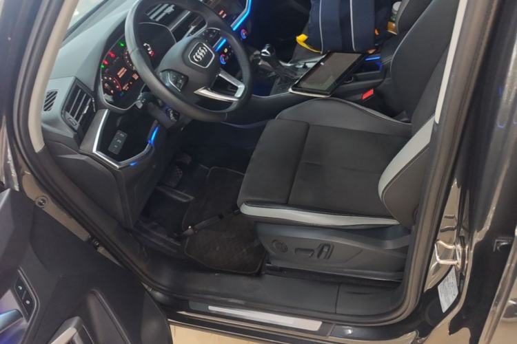 Used Audi Q3 2023 35 TFSI Progressive Dynamic Edition (1.4T) Left Front Seat