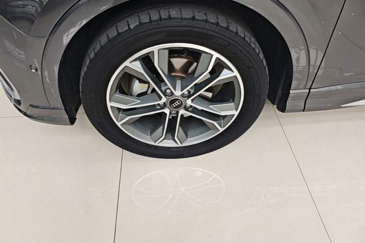 Used Audi Q3 2023 Updated 40 TFSI Fashionable and Dynamic Version Left Front Wheel Hub