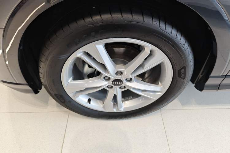 Used Audi Q3 2023 35 TFSI Fashion Elegant Version (1.5T) Left Front Wheel Hub