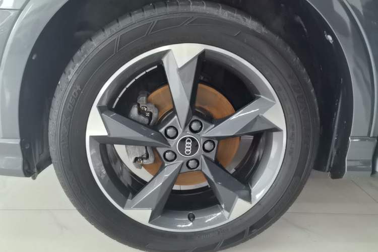 Used Audi Q3 2023 35 TFSI Fashion Dynamic Model (1.5T) Left Front Wheel Hub