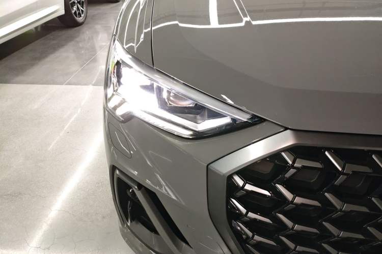 Used Audi Q3 2023 Updated 40 TFSI Fashionable and Dynamic Version Right Front Headlight