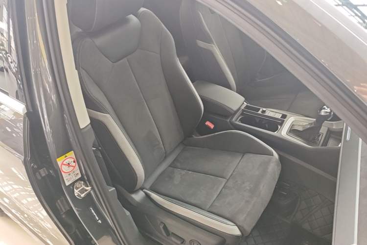 Used Audi Q3 2023 Updated 40 TFSI Fashionable and Dynamic Version Right Front Seat